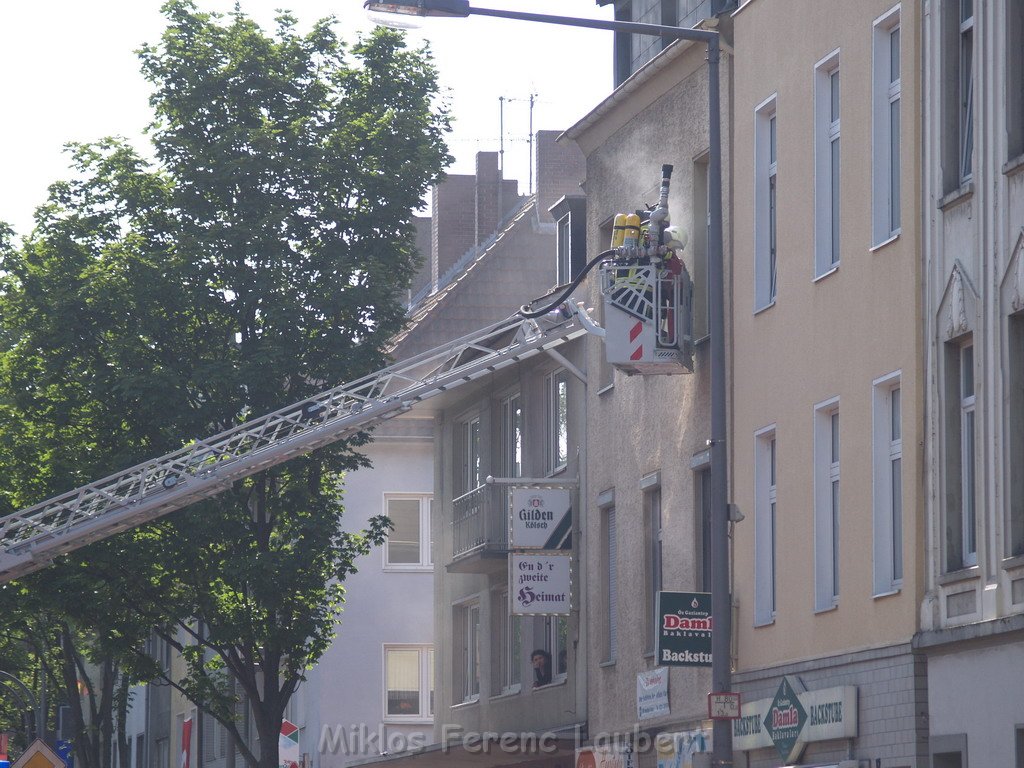 Brand Wohnung mit Menschenrettung Koeln Vingst Ostheimerstr  P083.JPG